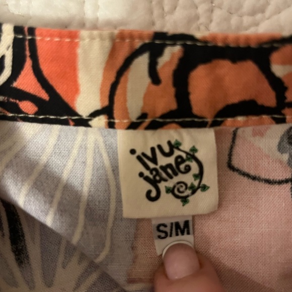 Ivy Jane Vibrant Floral V Neck Blouse, size Medium - Picture 10 of 10